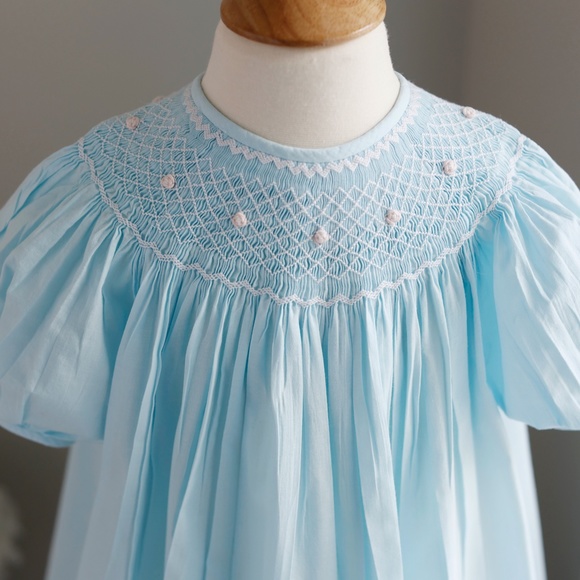Smocked Dress Strasburg Aqua Blue Hand Pink Embroidery Size 5 100% Cotton - Picture 2 of 4